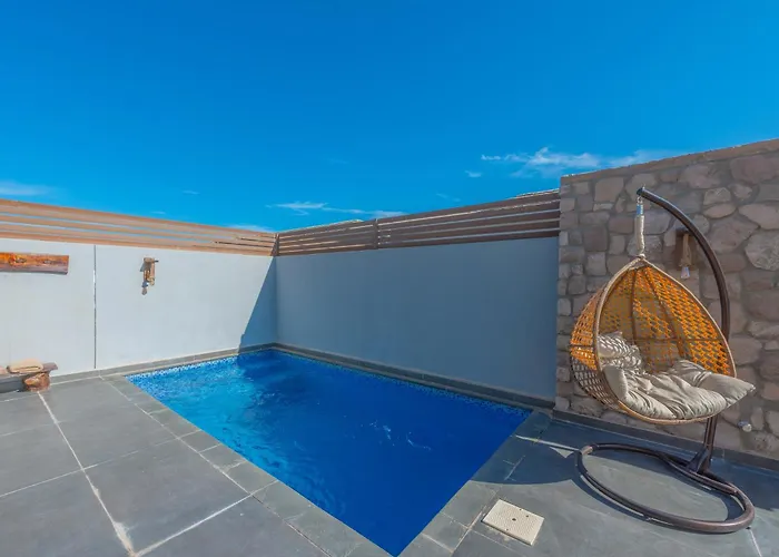 Apartment Elegant 2-bedroom With Private Heated Pool