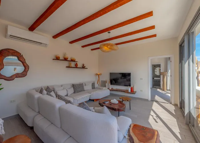 Apartment Elegant 2-bedroom With Private Heated Pool