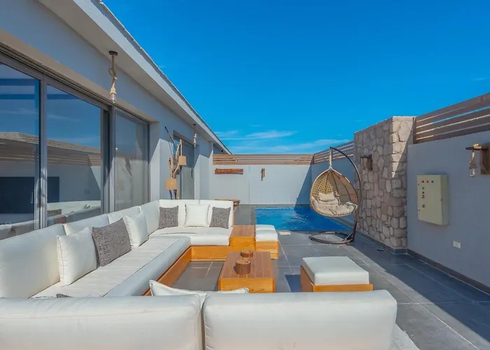 Apartment Elegant 2-bedroom With Private Heated Pool