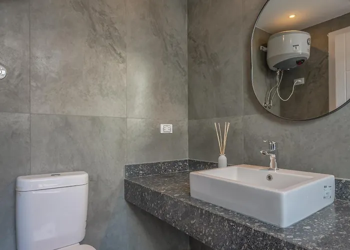 Elegant 2-bedroom With Private Heated Pool *