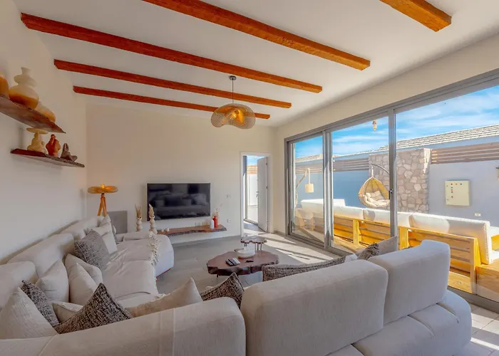 Elegant 2-bedroom With Private Heated Pool *