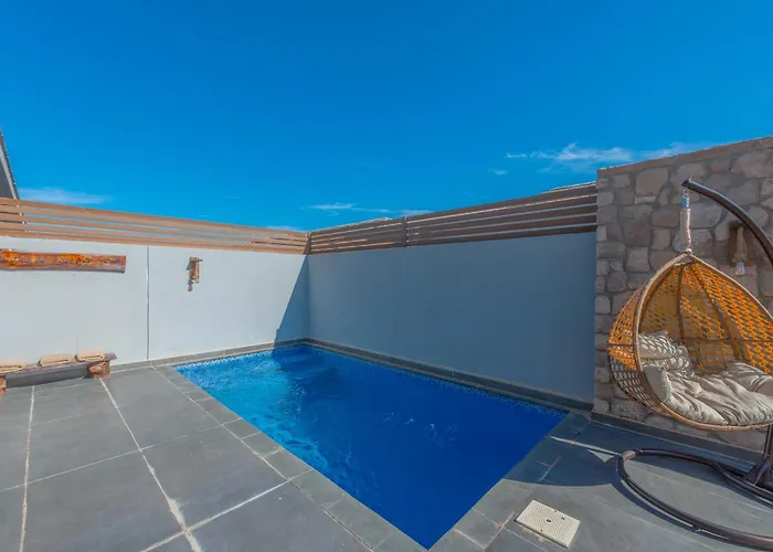 Apartment Elegant 2-bedroom With Private Heated Pool *
